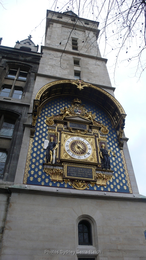 La tour carree de l Horloge Les deux statuettes sont  La Force et la Loi ..JPG - La tour carrée de l'Horloge Les deux statuettes sont  La Force et la Loi